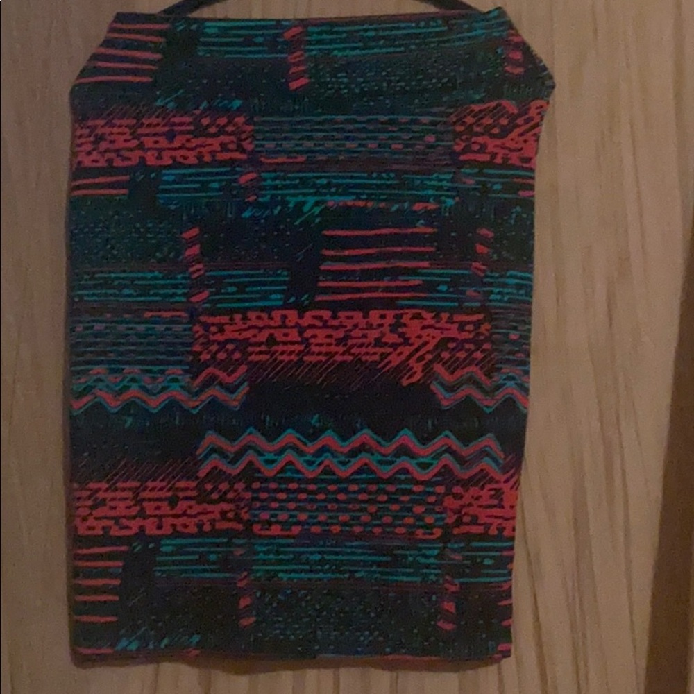 LuLaRoe Awesome Pattern “Cassie” type skirt!